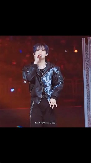 Zhong Chenle 천러 | 辰乐 Fanpage 🐱 on Instagram: "Chenle 'Beat It Up' fancam at SBS Gayo Daejeon 🔥 Credit: Strawberry_CL_ (Youtube channel) 📆 251225 sbs gayo daejeon #chenle #nctdream #zhongchenle #천러 #钟辰乐"