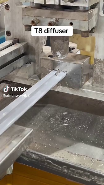 The T8 diffuser is produced entirely by automation, with a daily production capacity of 550 kilograms, further reducing production costs.#diffuser #t8 #extrusion #polycarbonate #led
