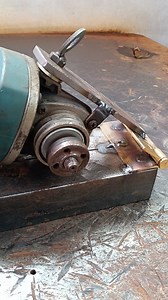 made a grinder stand to make it easier when cutting 90° angles | DIY & CRAF