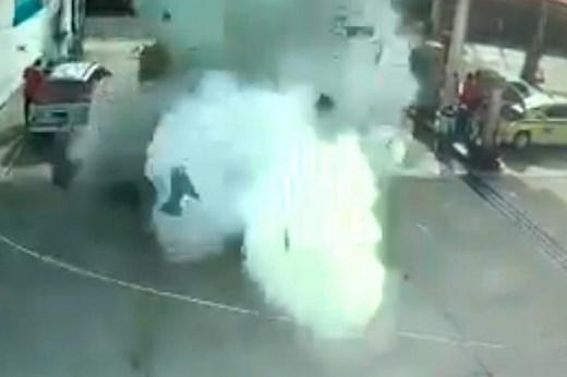 Deadly explosion rocks Rio de Janeiro gas station