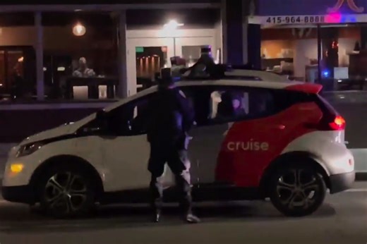 Watch: Perplexed police pull over driverless San Fran robotaxi