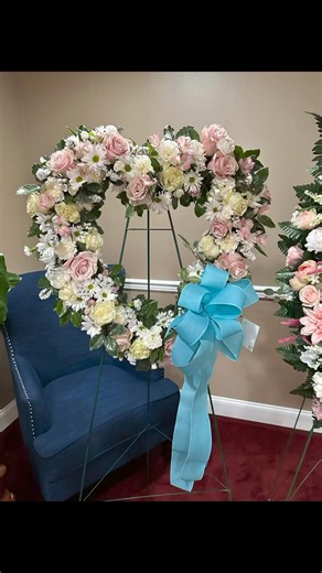 10K views · 306 reactions | Let’s design an open heart standing spray. 勺 | Flowers by the Bunch | Facebook