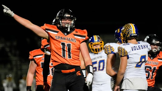 Solon relies on defense to top Benton in Class 3A Iowa high school football playoffs
