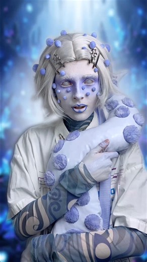 The tentacle bag shows no mercy—one touch and you’re an alien, lol 👽 #alienfashion #fashiondesigner