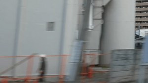 冬季白天，在大阪市快速穿行，屋外有写字楼，从火车上可以看到大阪郊区的城市景观 库存影片视频（100% 免版税）3605911629 | Shutterstock