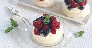 Recette Mini pavlovas aux fruits rouges - 750g.com