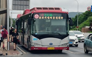 大连10路比亚迪K9A代运车1-7116弘基书香园出站视频