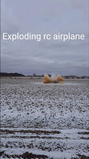 Exploding rc airplane #exploding #rcpilot #aviation #rc #aircraftpilot #professionalpilot