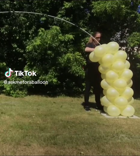 Balloon arches are easy to make! Will 2023 be the year for you to start a small business or upgrade your existing business? I can teach you a variety of balloon decorations, follow for more 🎈#balloons #balloonsoftiktok #balloonarches #balloonartist #balloonartistsoftiktok #partyballoons #balloonlife #askmeforaballoon