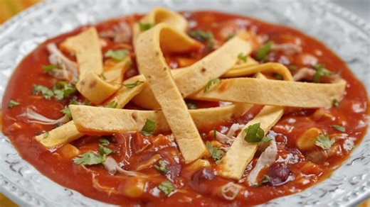 ¿Cómo preparar una sopa azteca casera con una receta fácil, sencilla y rápida?