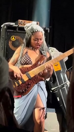 Mohini Dey Bass Solo 🔥🔥🔥🔥 By @dey_bass #sogrooveoficial #mohinidey #bass #bassplayer #bassist #bassguitar #bajo #basslove #lowend #groove #fusionbass #slapbass #basslife #bassistsofinstagram #bassplayersunited #basscover #jazzbass #precisionbass #musicbass #bassmusician #bassgroove | Só Groove