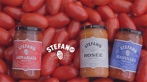 2 mots : achetez local 🇨🇦 Notre histoire a commencé avec l'idée d'offrir une vraie sauce tomate italienne en épicerie. Authentique, simple et bonne. Une sauce comme celle de nos mères préparées au Québec avec des tomates italiennes, sans agents de conservation et sans sucre ajouté. Faites des provisions de votre sauce Stefano préférée à votre épicerie locale! | Stefano Faita