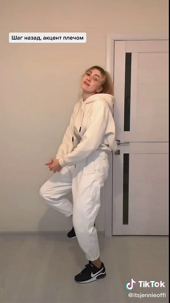 STRAY KIDS - EASY Dance Tutorial: Step by Step Guide