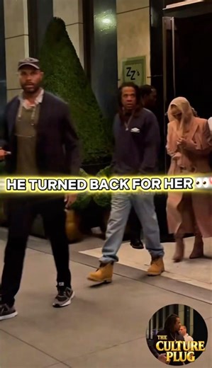 He didn’t have to… but he still turned back 👀❤️