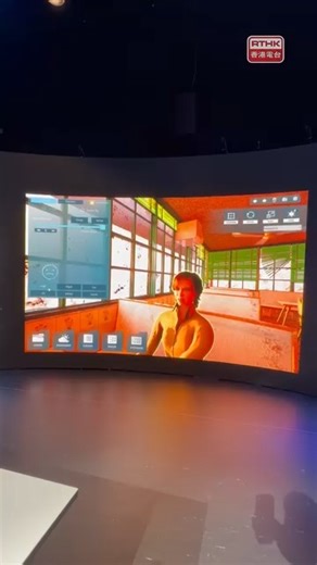 【實驗試新室】 經典電影點樣煉成？CineSim 電影製作模擬教育軟件，透過虛幻引擎 (Unreal Engine 5) 開發，用家可體驗電影製作流程，包括燈光、佈置場景、鏡頭構圖等，仲支援 VR (虛擬實境) 功能，以第一身觀察場景變化。 即聽嶺南大學數碼藝術及創意產業系高級講師 #簡肇韜 講解示範〜 《未來．無限》 星期六｜9am – 9:30am｜港台第一台 RTHK 香港電台公共事務組 | RTHK 香港電台