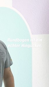 Rundbogen streichen mit scharfen Kanten? So klappt es. 🎨🛠️ Wand sauber, trocken & fettfrei vorbereiten. 🧼 Radius mit Schnur & Bleistift anzeichnen – für saubere Rundung. ✏️ Gerade Linie per Wasserwaage nach unten ziehen. 📐 Kurvenkrepp & Goldband exakt platzieren & gut andrücken. 📏 Erst mit Weiß versiegeln, dann Wunschfarbe von oben nach unten streichen. 🎨 Trocken? Klebeband abziehen & über gestochen scharfe Kante freuen. 🧻 Hast du schon mal einen Rundbogen selbst gestrichen? 👀 #toom #too