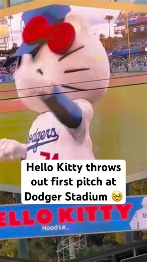 Hello Kitty throws out first pitch at Dodger Stadium to Hyeseong Kim 🥹