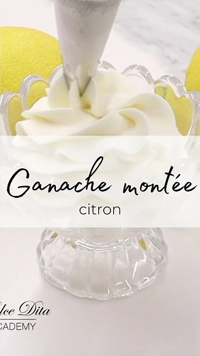 🍋 GANACHE MONTÉE AU CITRON de Dolce Dita 🍋 Elle a une texture aérienne et en même temps une tenue parfaite: elle ne va pas couler en dehors de votre gâteau, ni se liquéfier dans vos macarons. Qui l'a déjà testée 😜? La recette est sur mon blog (tapez 'Dolce Dita ganache montée citron' sur Google 🌎, vous allez tomber directement dessus et vous pourrez l'imprimer) 🍰! | Dolce Dita