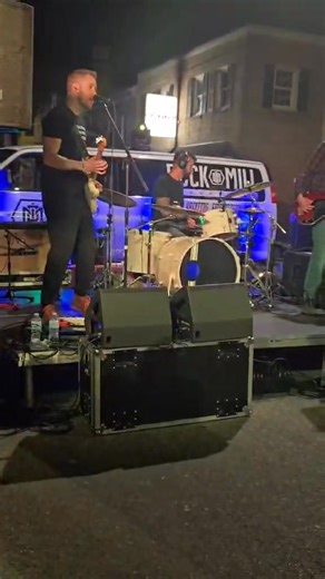 18 reactions | Look at the lovers out on a mission Shedding their skin with some assistance Does anyone else feel a billowing increased detachment from reality?    黎 | Observe the 93rd | Facebook