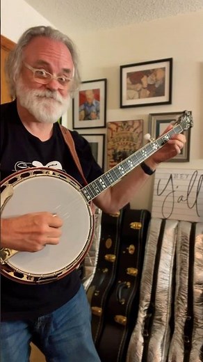 Using Your Strap to Practice Playing While Standing #banjo #practice #strap