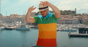 Jul appuie sur « Le Bouton » et enflamme l'été