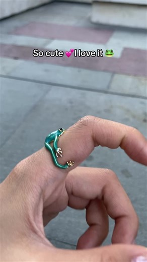 Adorable Frog Couple Rings for Lovebirds