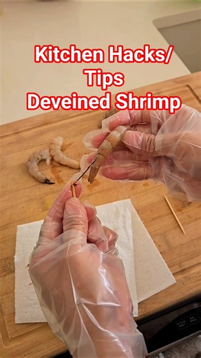 Devein shrimp #CookingWithMamaMui #KitchenHackWednesday #kitchentips #deveinshrimp #shrimp