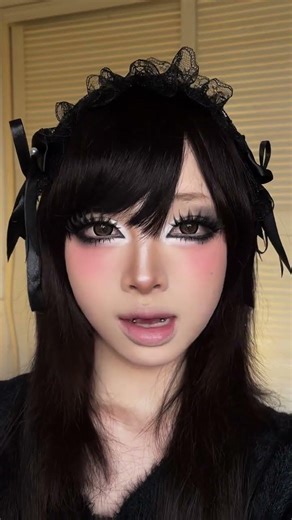 Top 10 Eye Makeup Hacks for Beginners