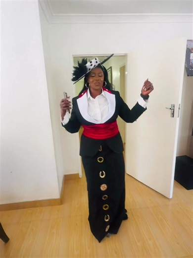 We pulled off a Red carpet outfit for this gorgeous mother of the bride 💃🏽💃🏽💃🏽💃🏽💃🏽💃🏽👌🏽 Full outfit by Lety’s Hats Thank you so much for trusting our work 🙏🏽🙏🏽 | Lety’s Hats