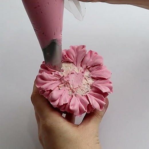 Buttercream Flower design on a Cupcake