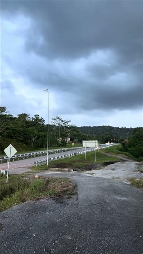 Ribut kuat & awan gelap di Pan Borneo