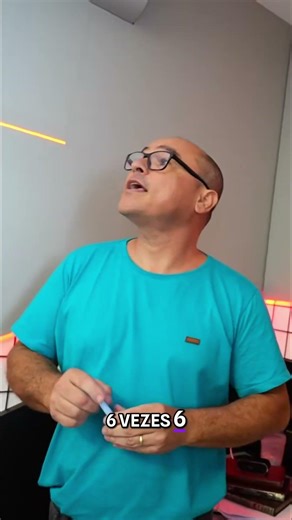 Aula de Matemática Proibida: O Livro Calculadora Revolucionário! #shorts