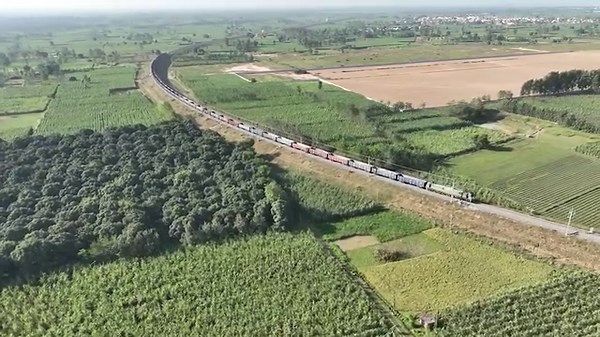 35K views · 1.3K reactions | The first freight train trial with electric traction from EDFC’s New Sahnewal (Ludhiana) – to New Khurja (401 Km) via New Khatauli on 11.10.2023 is a landmark achievement marking the completion of the entire EDFC of 1337 km. | DFCCIL | Facebook
