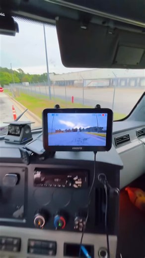 Finding The BEST Viral Products ☺️ on Instagram: "Get yours below 👇 Perfect if you’re a truck driver or have a trailer If you want this item: 1. MAKE SURE YOU FOLLOW ME FIRST! If not, You will NOT receive a DM 2. Then Comment “WOW” to get the link automatically sent to your inbox #truckdriver #truckdrivercamera #trailercamera #trailer"