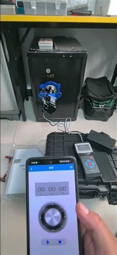 How to remotely control a decoder using a mobile phone