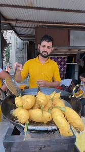 25M views · 74K reactions | Kolhapur's very famous dish Mirchi Pakora at Vaibhav Vada Center, Near Tulja Bhavani Mandir | Street Food Recipes | Facebook