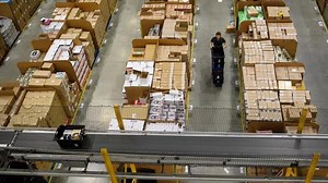 Kisah Miris Pekerja di Gudang Barang Milik Amazon