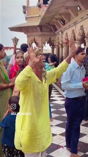 एक #बूढ़े#बुजुर्ग#भगवान के भजन में नाचते हुए बहुत अच्छा लगा#🙏#जय#श्री#कृष्ण