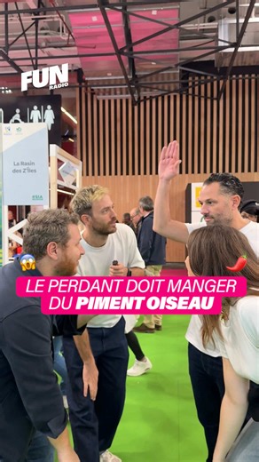 Julien se prend pour un moineau avec le piment