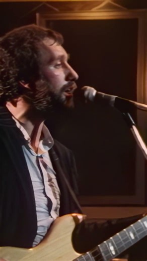 Chas & Dave play "Mustn't Grumble" live in 1982! 🎸🎹