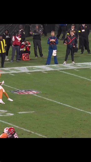 Mike Evans took a hit and a scary fall. (via Amazon Prime) | Football Forever