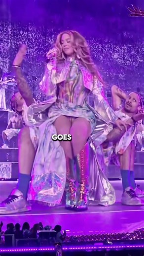 It’s no surprise that Beyoncé never goes to the restroom during her concerts. There’s an incredible secret behind it#BeyonceKnowles ?#StagePresence ?#PerformanceArt ?#BeyonceLive ?#IconicMoments