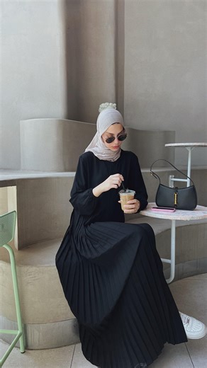 Our signature zipped pleated abaya is now back in stock!🖤 // Abaya C0091 shop live in store or online ( Link in bio 🔗) | The Black Closet