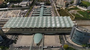 Válido para os comboios urbanos de Lisboa e Porto, as máquinas de venda automática são uma excelente ferramenta para quem quer evitar a ida à bilheteira. Veja aqui como tirar melhor proveito deste equipamento. | CP - Comboios de Portugal