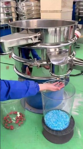 Rotating vibrating screen, particle size separation and layering