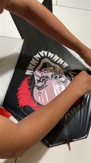 Cara membuat layangan cotek blolong motif pennywise #layangan #kite #cotek#diy