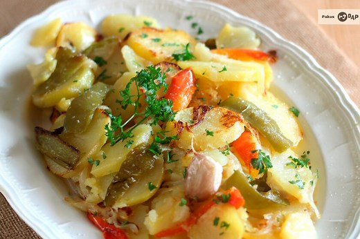 Patatas a lo pobre: cómo se hacen y por qué se llaman así