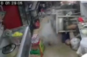 Man Slipped With Boiling Water On His Hand, Gets Showered.