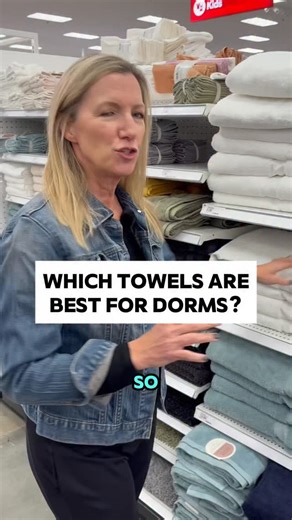 You want to buy those soft, spa-style towels but here’s why you shouldn’t ⬇️ Dorm rooms are notoriously damp and have terrible airflow - which means regular towels take forever to dry and can start smelling musty fast. But luckily - there are some great, affordable quick-dry towels that are a much better fit for college life. Save the big, fluffy towels for home (or a college graduation gift 😉). And because you know I love a good research project - I put 5 popular quick-dry towels (including th