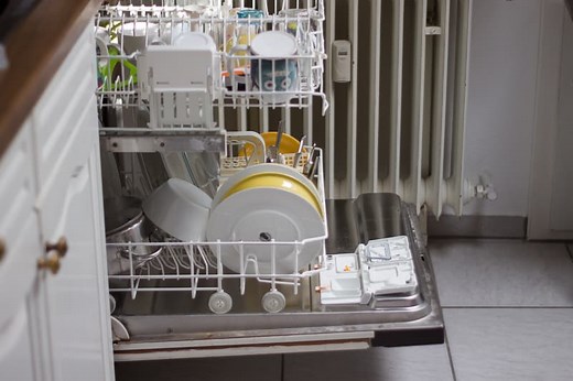 4 Solutions For Midea Dishwasher Delicate Light Blinking - Miss Vickie